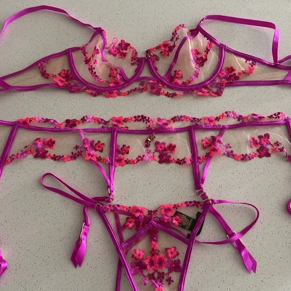 SOLD Honey Birdette Floral Lingerie Set Garter 34D Small - Picture 4 of 13